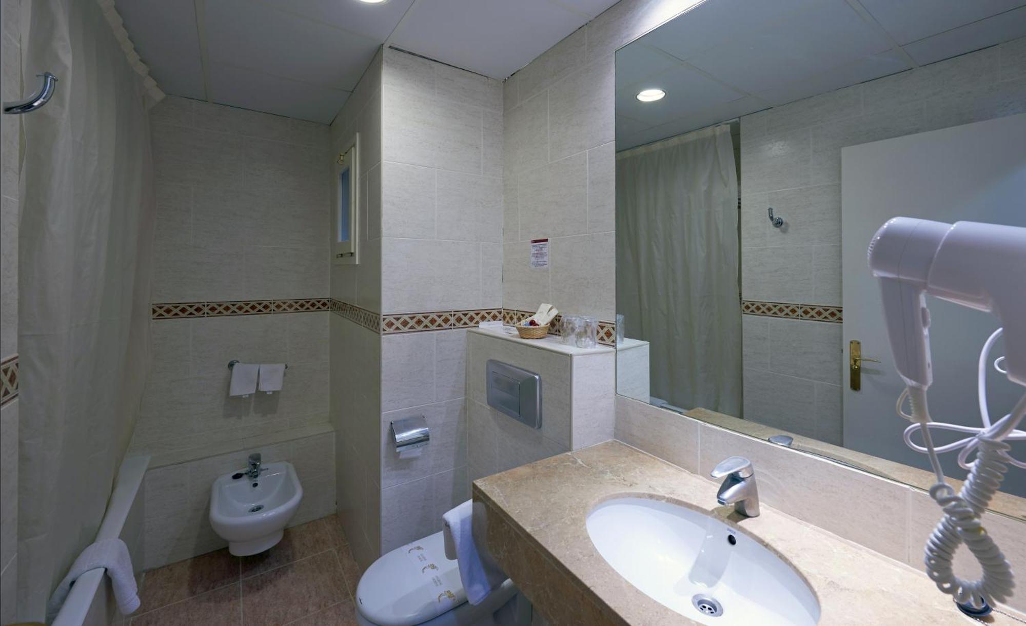 Hotel Abat Cisneros Montserrat Quarto foto
