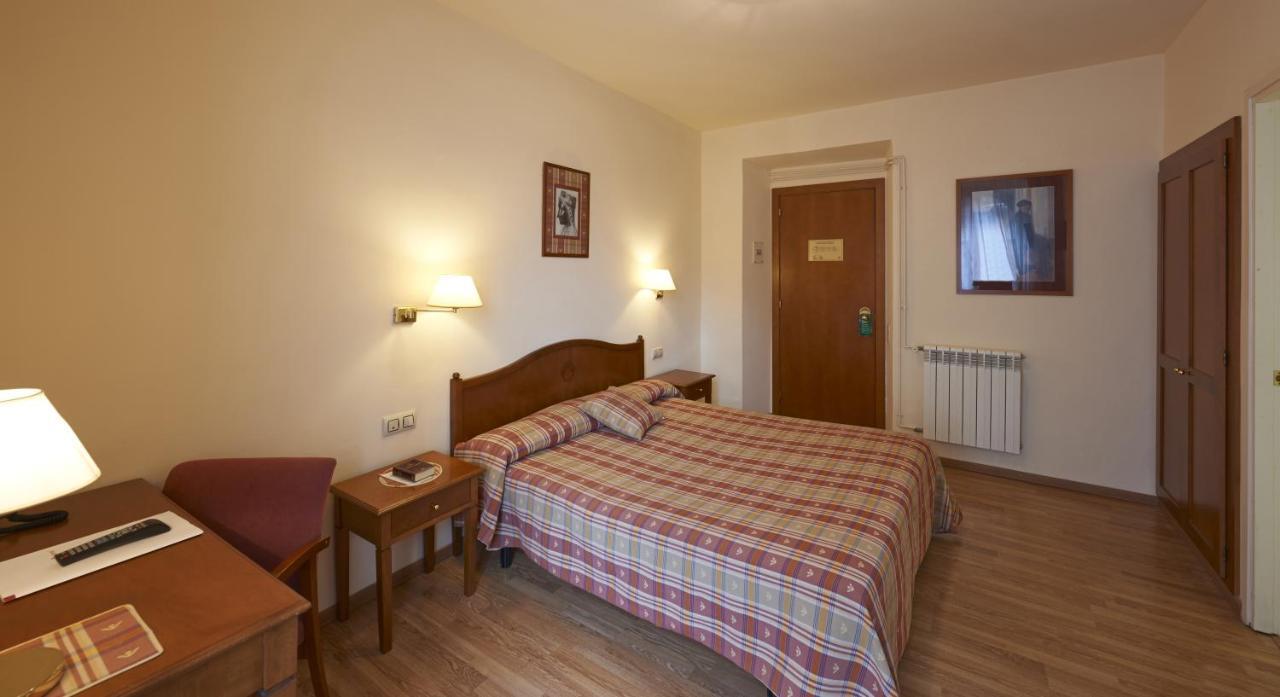 Hotel Abat Cisneros Montserrat Quarto foto